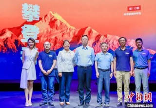 【北京青年报】六位科学家在国家科技传播中心同台演讲 “格致论道”科学家精神